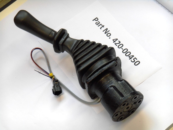 DAEWOO S030PLUS LH JOYSTICK (Part No. 420-00450)